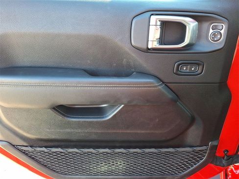 Used 2025 Jeep Wrangler Unlimited Sahara image 10