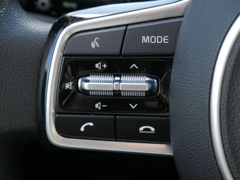 Used 2023 Kia Sorento LX image 23