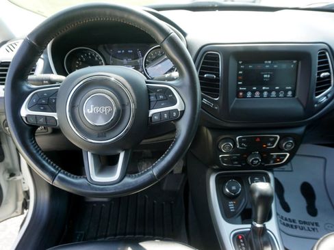 Used 2020 Jeep Compass Latitude image 9