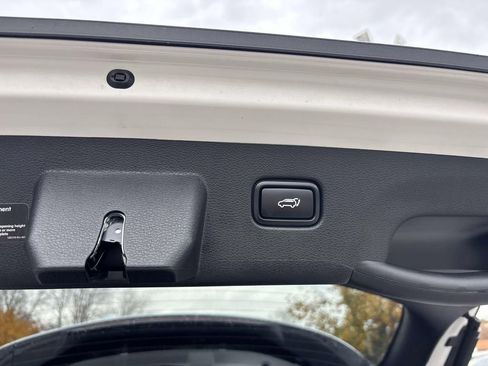 Used 2025 Kia Sportage X-Line w/ Premium Package image 11