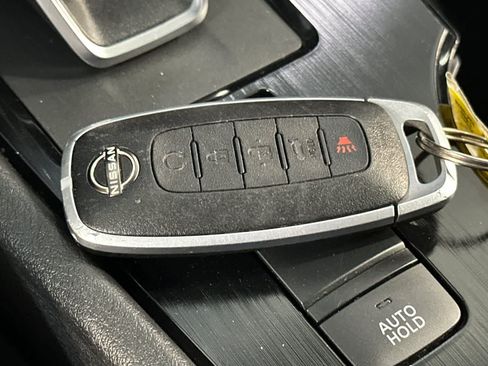 Certified 2025 Nissan Rogue SV AWD/4WD image 28