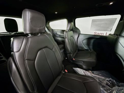 New 2026 Chrysler Pacifica Select image 27