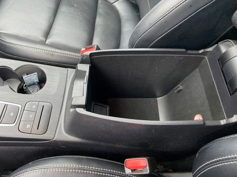 Used 2022 Ford Escape Titanium image 14