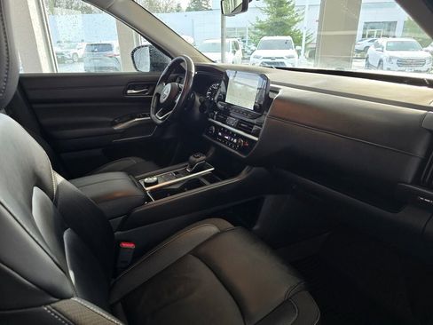 Used 2025 Nissan Pathfinder SL w/ SL Premium Package image 49