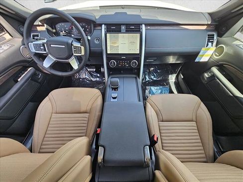New 2025 Land Rover Discovery Dynamic SE image 16