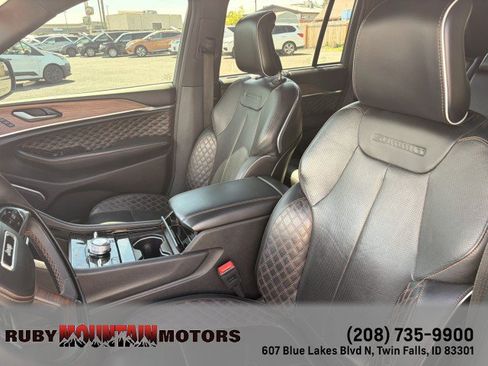 Used 2023 Jeep Grand Cherokee Summit w/ Adv Protech Group IV AWD/4WD image 24