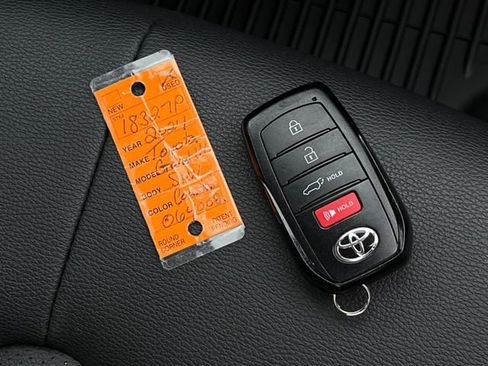 Used 2024 Toyota Grand Highlander AWD image 28