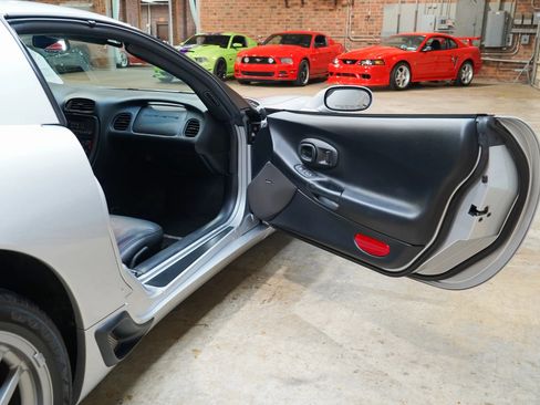 Used 2002 Chevrolet Corvette Z06 w/ Memory Pkg RWD image 40