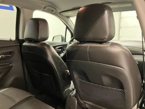 Used 2018 Chevrolet Trax LT w/ LT Convenience Package AWD/4WD image 37