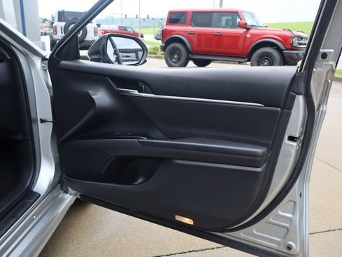 Used 2018 Toyota Camry SE FWD image 32