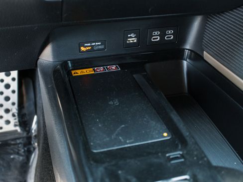 Used 2025 Toyota Camry SE FWD image 20