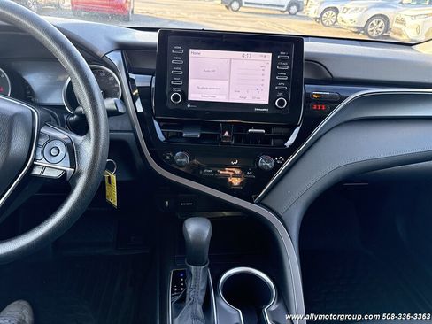 Used 2022 Toyota Camry LE image 19