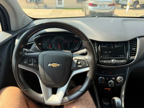 Used 2019 Chevrolet Trax LT w/ LT Convenience Package FWD image 24