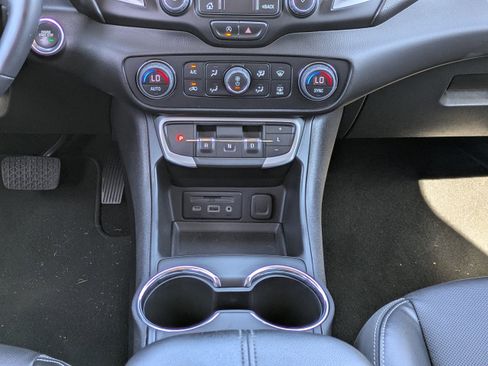 Used 2023 GMC Terrain SLT image 18