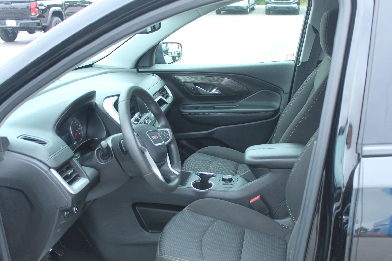 Used 2024 GMC Terrain SLE FWD image 9