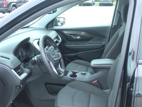 Used 2024 GMC Terrain SLE FWD image 9