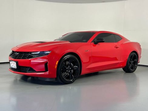 Used 2024 Chevrolet Camaro LT RWD image 4