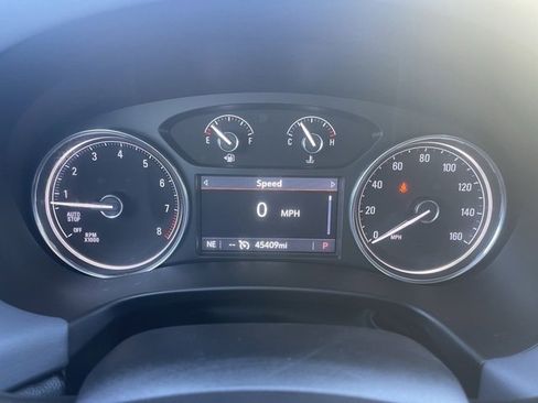 Used 2024 Buick Enclave Essence w/ Experience Buick Package image 24