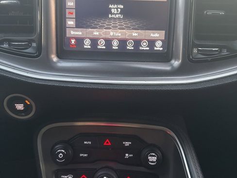 Used 2020 Dodge Challenger SXT w/ Blacktop Package image 9