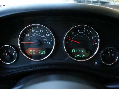 Used 2018 Jeep Wrangler Unlimited Sport w/ Connectivity Group AWD/4WD image 19