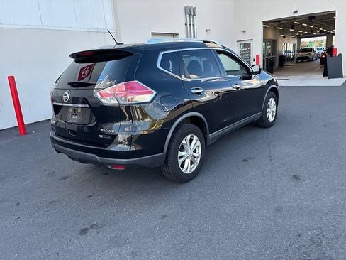 Used 2016 Nissan Rogue SV w/ SV Premium Package AWD/4WD image 9