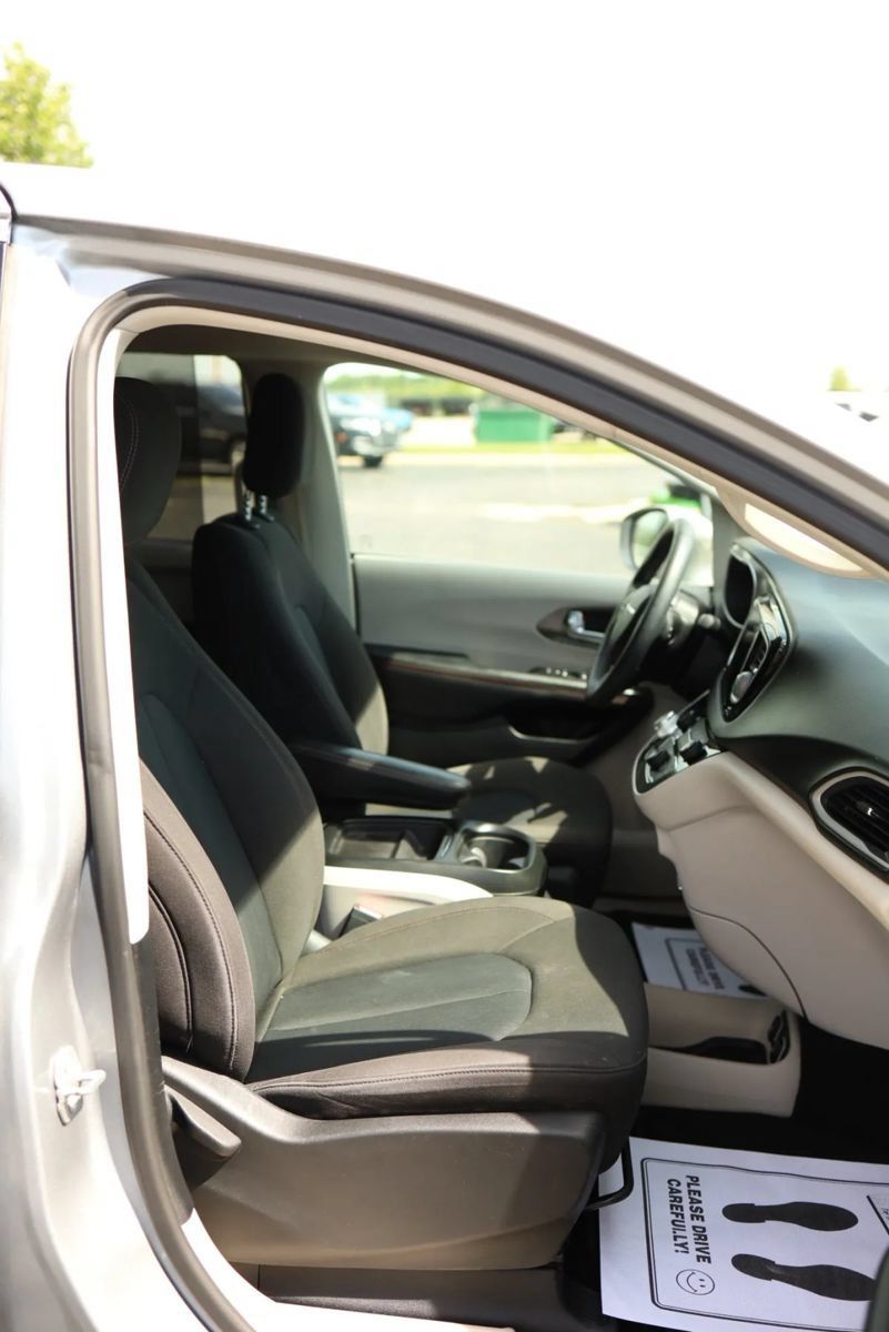 Used 2020 Chrysler Pacifica Touring w/ Advanced Safetytec Group FWD image 49