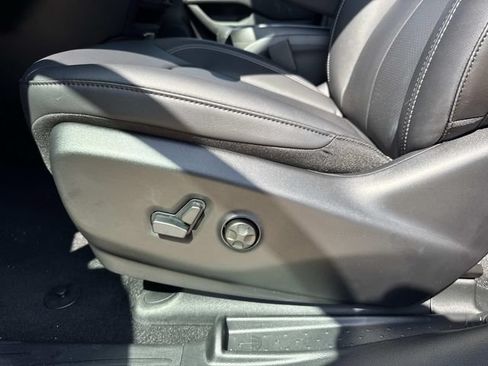 New 2027 Chrysler Pacifica Select AWD/4WD image 18
