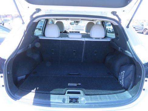 Used 2021 Nissan Rogue Sport SL w/ Premium Package FWD image 12