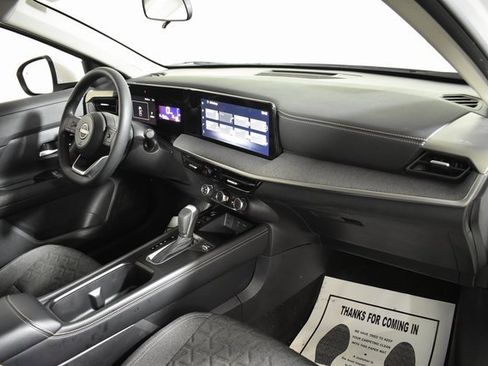 Certified 2025 Nissan Kicks SV image 31