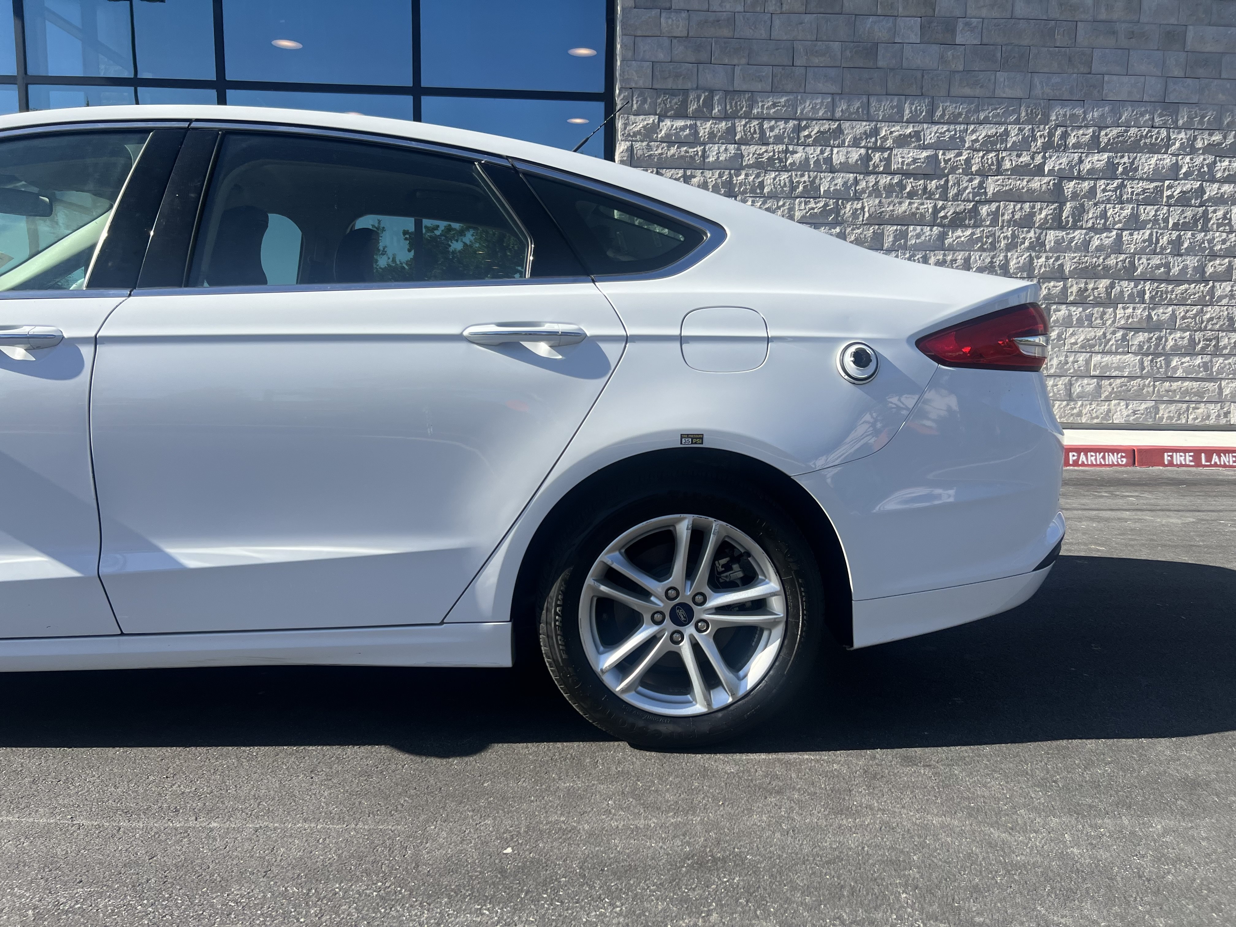 Used 2018 Ford Fusion SE w/ Equipment Group 602A FWD image 7