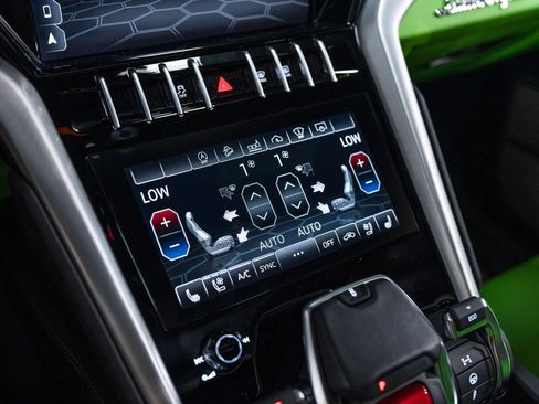 Used 2020 Lamborghini Urus image 23