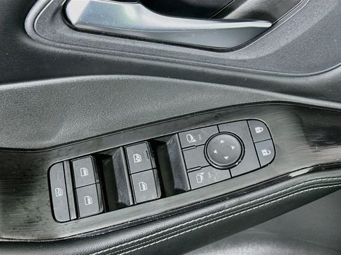 Used 2025 Nissan Rogue SV FWD image 15