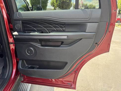 Used 2019 Ford Expedition Platinum image 30