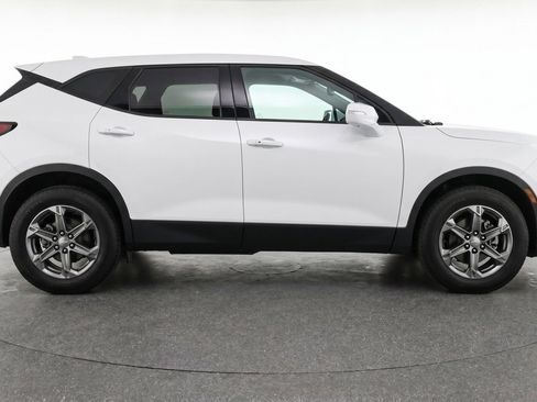 Used 2025 Chevrolet Blazer LT FWD image 11
