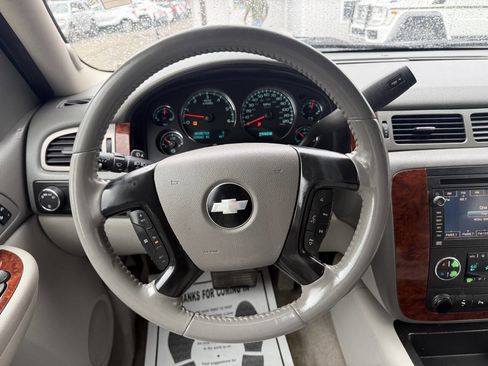 Used 2009 Chevrolet Suburban LT w/ Luxury Package image 10