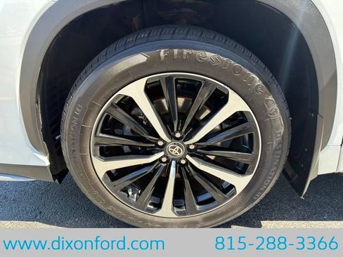 Used 2022 Toyota Highlander XSE AWD/4WD image 32