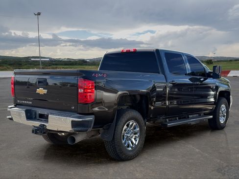 Used 2018 Chevrolet Silverado 2500 LT AWD/4WD image 3