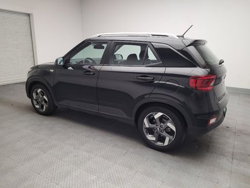 Used 2025 Hyundai Venue SEL image 3