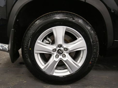 Certified 2023 Toyota Highlander L image 29