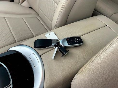 Used 2022 Mercedes-Benz GLC 300 4MATIC image 12