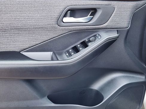 Used 2023 Nissan Rogue SV AWD/4WD image 19