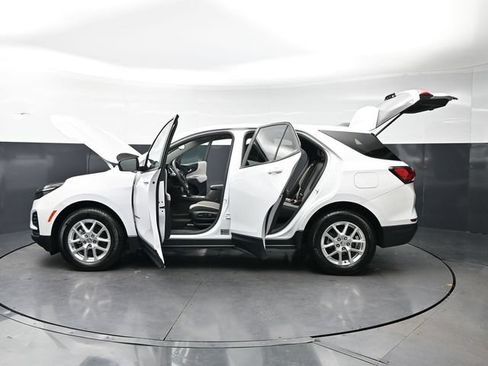 Used 2024 Chevrolet Equinox LS w/ LS Convenience Package FWD image 32