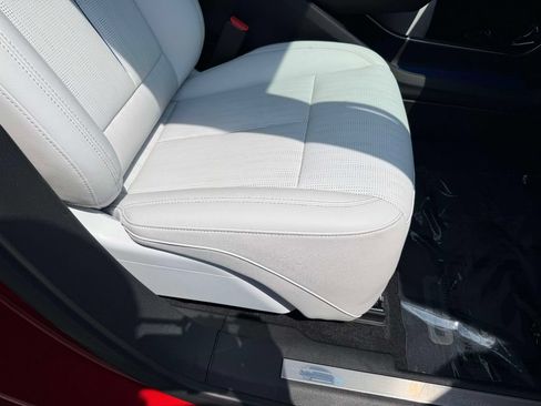 Used 2026 Cadillac Lyriq Luxury w/ LPO, Floor Liner Package AWD/4WD image 15