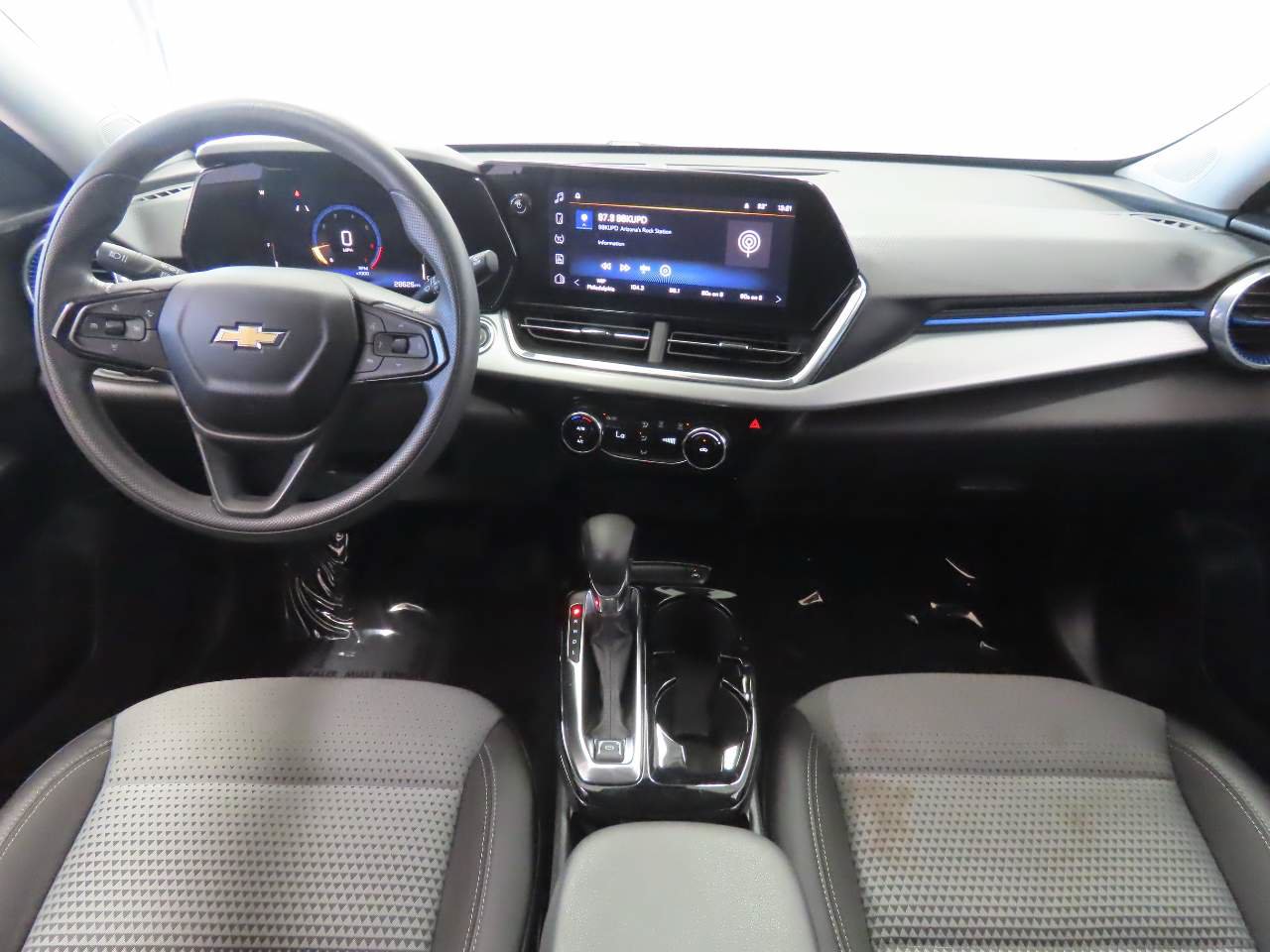 Used 2025 Chevrolet Trax LT FWD image 15