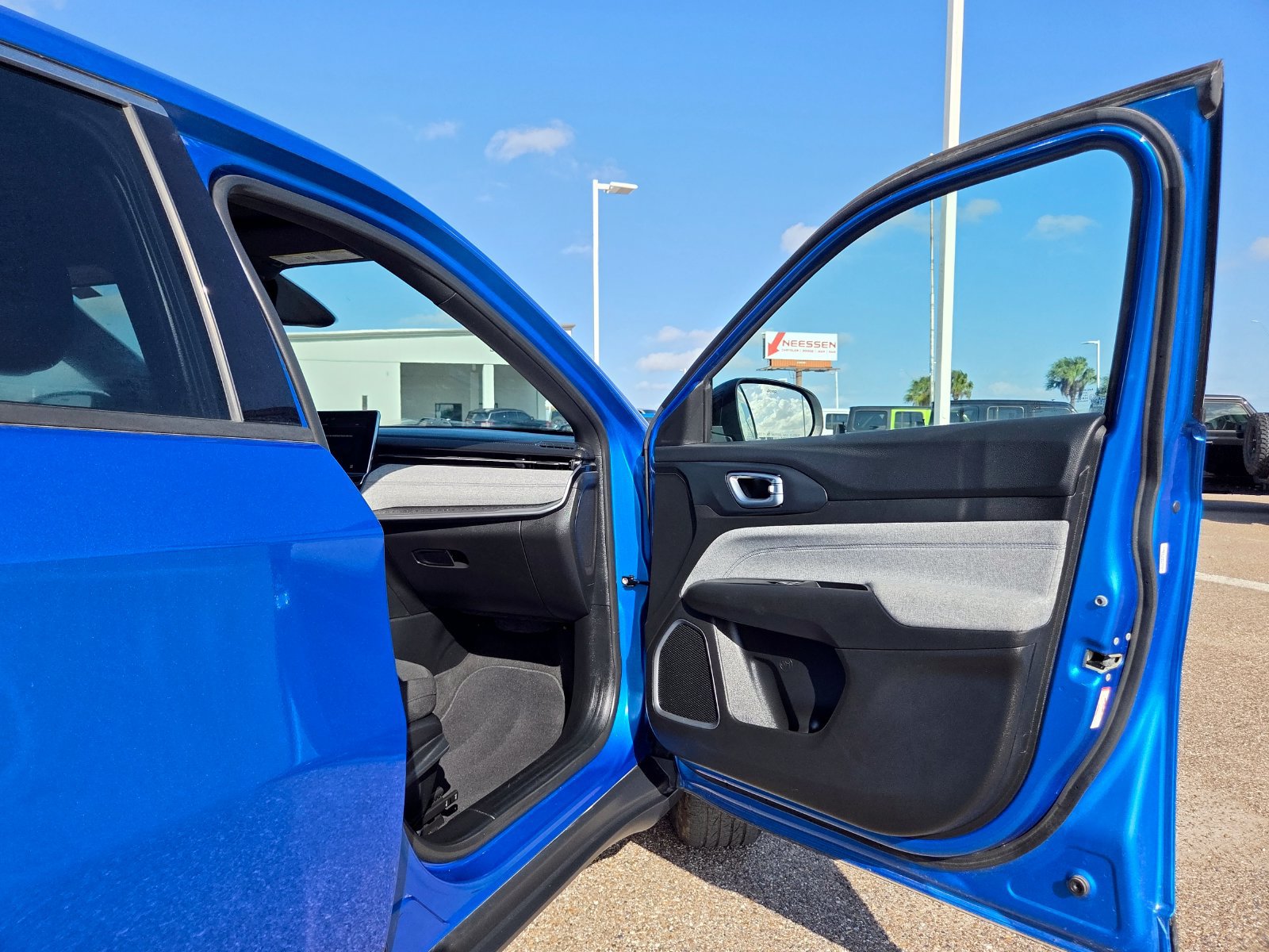 Used 2023 Jeep Compass Sport AWD/4WD image 18