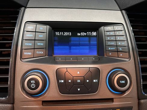 Used 2014 Ford Taurus SEL image 29