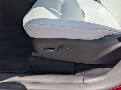Used 2024 Tesla Model Y Performance AWD/4WD image 12