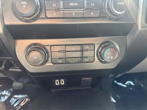 Used 2019 Ford F150 XLT w/ Equipment Group 302A Luxury AWD/4WD image 22