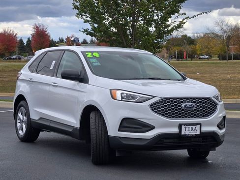 Used 2024 Ford Edge SE image 3