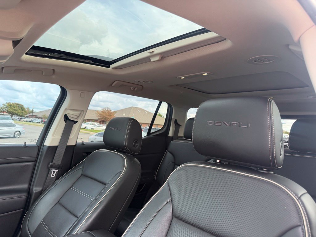 Used 2021 GMC Acadia Denali w/ Denali Technology Package FWD image 32